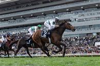 “遨游气泡”成功卫冕浪琴香港一哩锦标