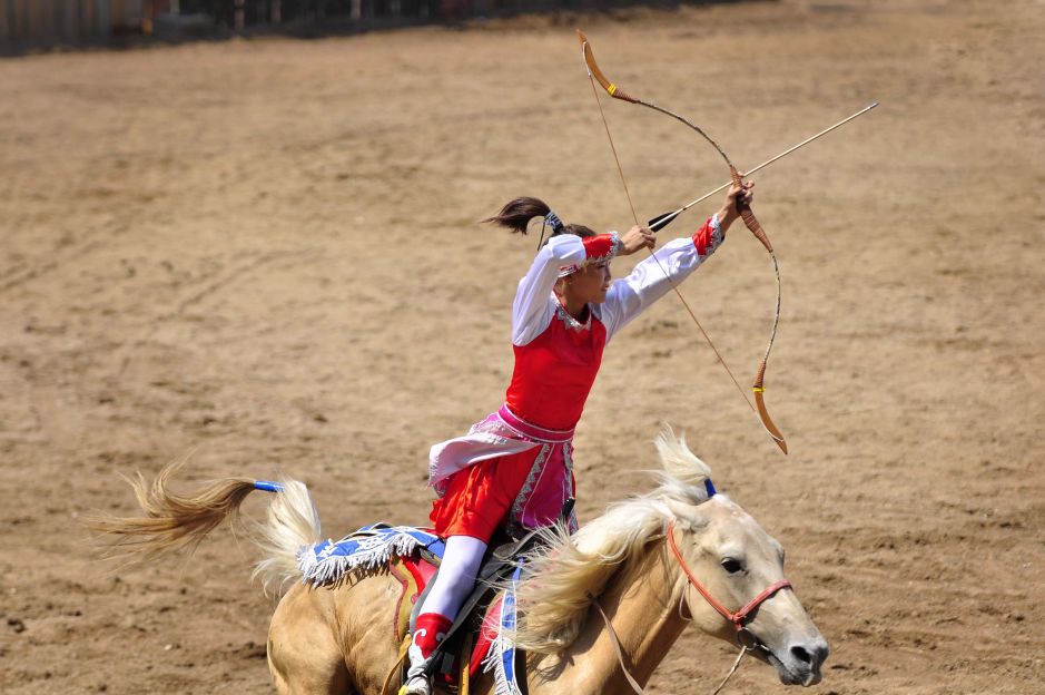 表演为,蒙古民族马文化为要表现内容,以马术特技和展现历史情景为