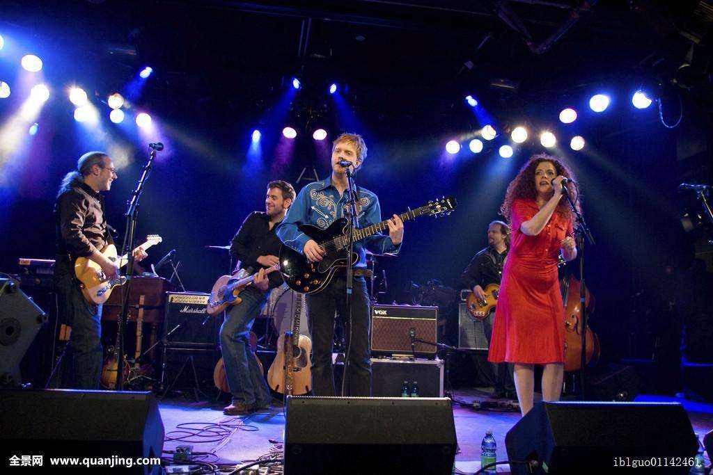 乐队表演.jpg 乐队表演.jpg