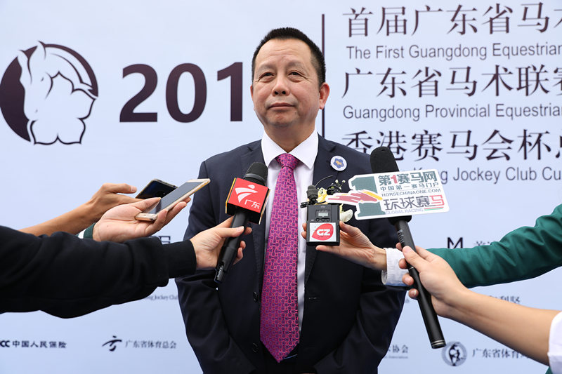 广东省体育局副局长许建平先生现场接受采访